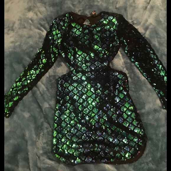 Forever 21 Dresses & Skirts - Mermaid cutout sequin Bling long sleeve mini dress
